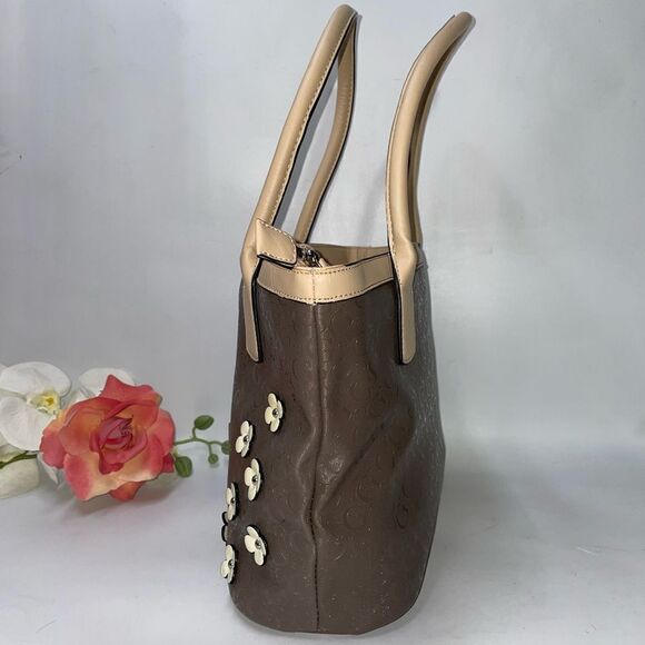 Guesss Newbel Taupe Tote - Picture 4 of 10